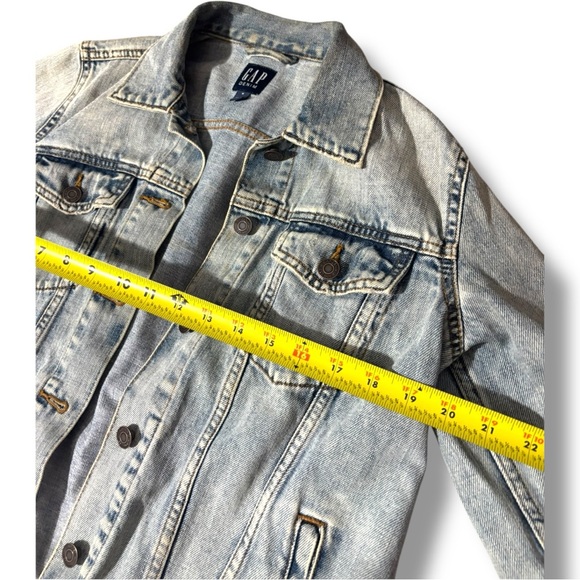GAP Blue Light Wash Denim Slim Fit Button Front Closure Jacket With Four Pockets - Picture 9 of 16